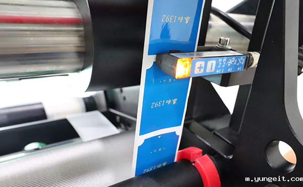 方瓶贴标机,贴标机,全自动贴标机厂家